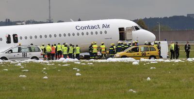 notlandung_contact_air_stuttgart_niethammer_14.09.09_21 (jpg)