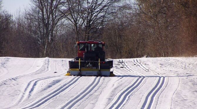 Einen neuen Pistenbully mit durchzuzgskräftigem 160 PS-Diesel hat Römerstein gestern in Betrieb genommen. Das einem 60 Kilometer