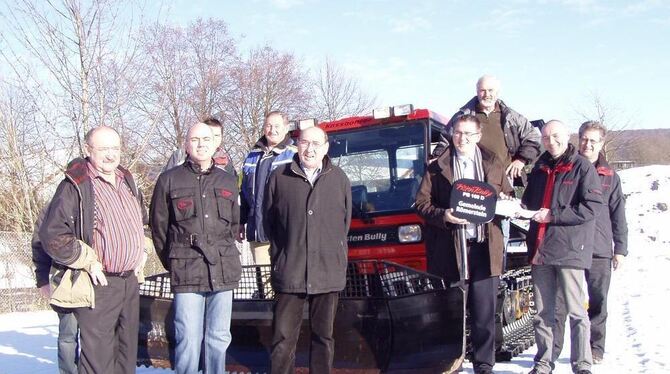 Männer mit Pistenbully um Römersteins Attraktivität als Winterdestination weiter zu steigern. Männer mit Pistenbully um Römersteins Attraktivität als Winterdestination weiter zu steigern.