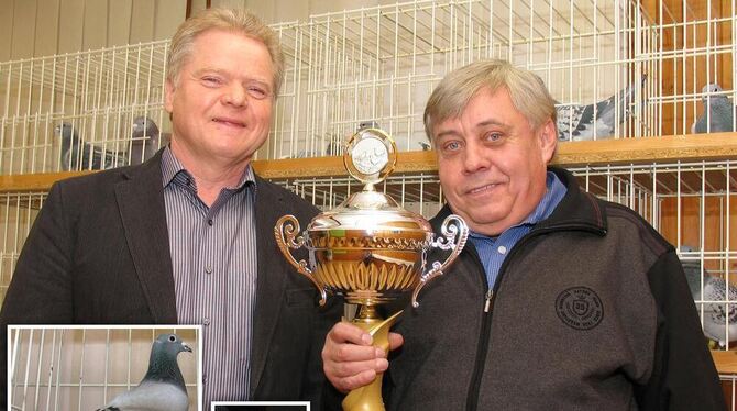 Den größten Pokal konnte RV-Vorstand Karl-Heinz Werner (links) an den Fluggemeinschaftsmeister Heinrich Pollok überreichen. Die