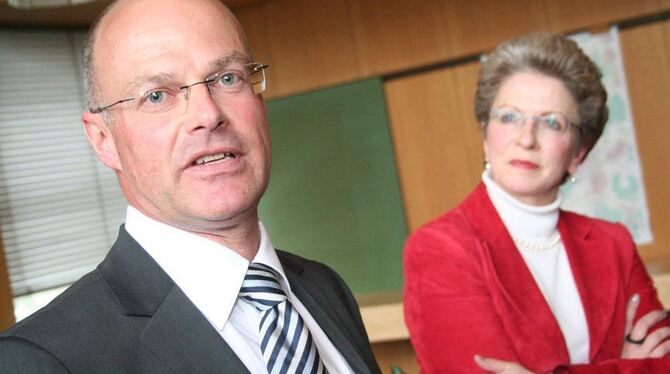 Hartmut Queisser wurde von OB Bosch ins Amt eingesetzt. FOTO: LEISTER Hartmut Queisser wurde von OB Bosch ins Amt eingesetzt. FOTO: LEISTER