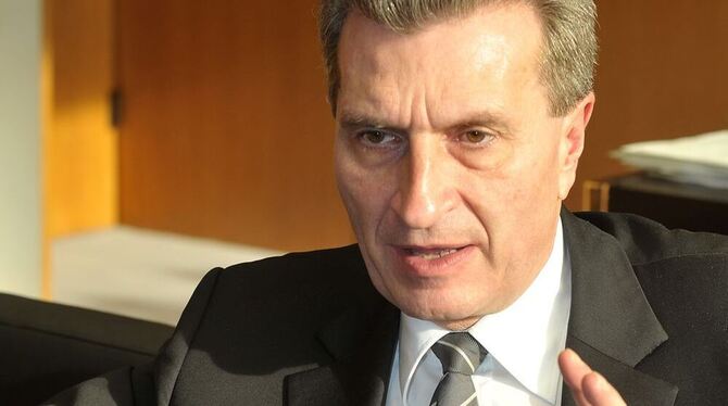 Ministerpräsident Günther Oettinger (56) gab sich in diesem GEA-Interview ungewöhnlich nahbar und sehr entspannt. FOTO: Markus N