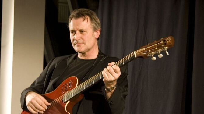 Ernst Mantel alias Ernst Unernst gastierte in der Wannweiler Bücherei.  FOTO: BEC