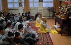 Andacht im Gebetsraum: So startet die vietnamesisch-buddhistische Gemeinschaft ins neue Jahr.