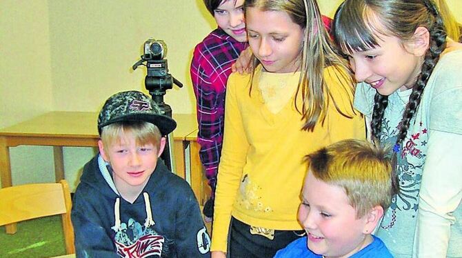 Produzieren im Filmclub eigene Beiträge (von links): Marvin Hämmerling, Jasmin Möck, Rebekka Striebling, Jacqueline Greb, Arisa