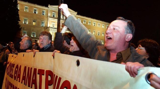 Der harte Sparkurs der griechischen Regierung treibt die Helenen auf die Straße.