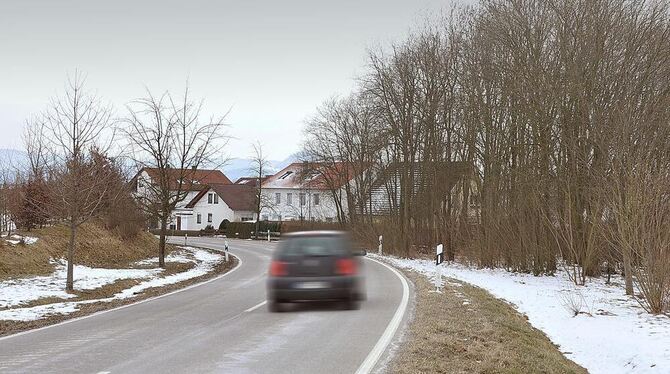 »Einflugschneise« von Kirchentellinsfurt nach Sickenhausen: Das Ortsschild kommt zu spät, bemängelt der Ortschaftsrat. FOTO: TRI