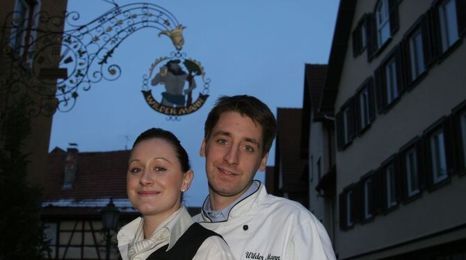 Michael Bischoff hat sich schon mal eine Kochjacke für den »Wilden Mann« machen lassen. Zusammen mit seiner künftigen Frau Anja