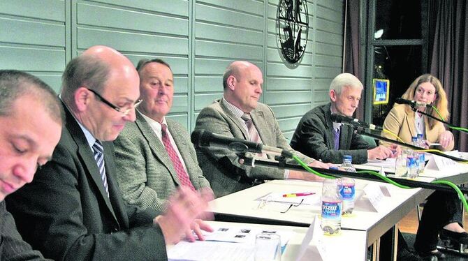 Diskutierten über die Ganztagesschule (von links): Pfarrer Dr. Eckart Beutel, Werner Baur vom Oberkirchenrat Stuttgart, Professo