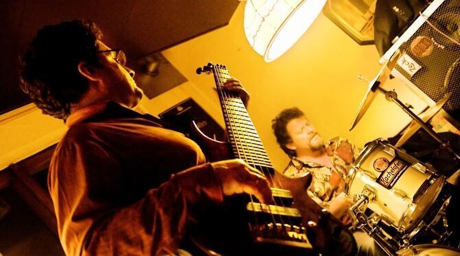 Bluesfreunde sind bei den Jam Sessions im Neckartailfinger »Kachelofen« genau an der richtigen Adresse. FOTO: GAUß Bluesfreunde sind bei den Jam Sessions im Neckartailfinger »Kachelofen« genau an der richtigen Adresse. FOTO: GAUß