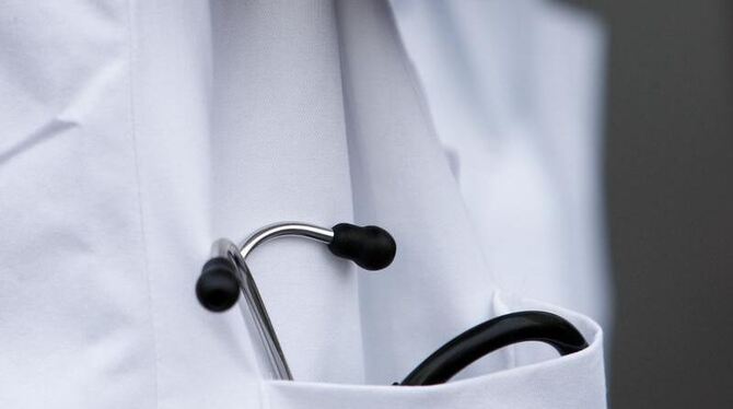 In den Tarifverhandlungen für die 55 000 Ärzte an kommunalen Krankenhäusern ringen beide Parteien noch um eine Einigung.