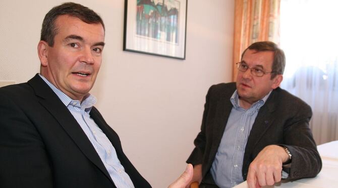 Fritz Engelhardt (links) und Gerhard Klose beklagen die »Geiz-ist-geil-Mentalität«. GEA-FOTO: DÖRR