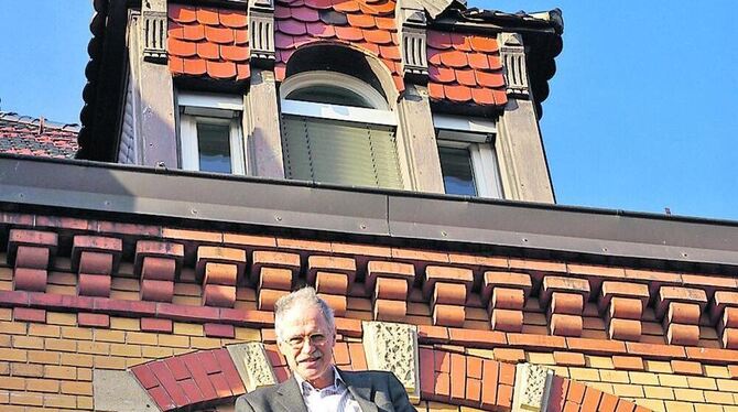Immer den Überblick bewahren. Gunther Klosinski auf dem Balkon seines Arbeitszimmers in der Kinder- und Jugendpsychiatrie. GEA-F Immer den Überblick bewahren. Gunther Klosinski auf dem Balkon seines Arbeitszimmers in der Kinder- und Jugendpsychiatrie. GEA-F