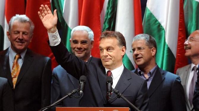 Die Partei FIDESZ des künftigen Regierungschefs Viktor Orban konnte ihren Erfolg aus dem ersten Durchgang weiter ausbauen.