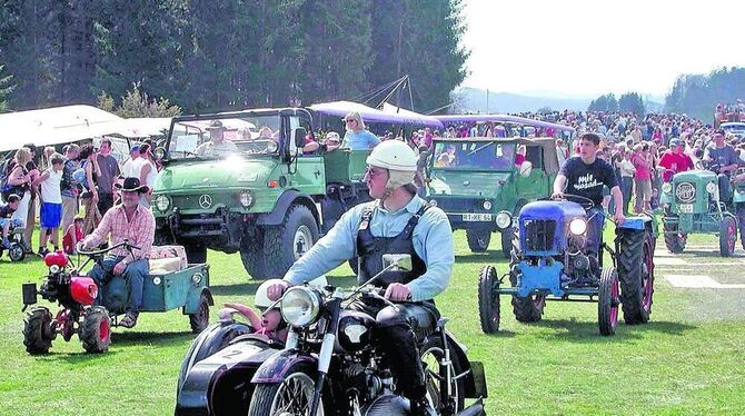 Wenn sich die Oldtimer auf dem Eisberg zum Fahrzeugkorso formieren, findet jeder Fotograf sein Motiv. ARCHIVFOTO: PR