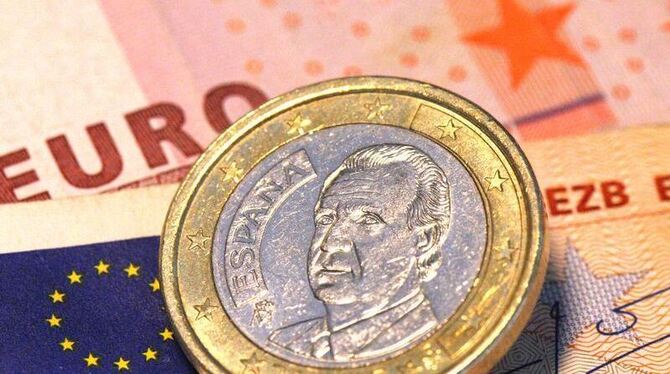 Auch Spanien wurde von der führenden Ratingagentur Standard & Poor's herabgestuft. Auch Spanien wurde von der führenden Ratingagentur Standard & Poor's herabgestuft.