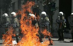 Gewaltsame Zusammenstöße zwischen Polizei und Demonstranten bei den Mai-Demonstrationen in Athen.