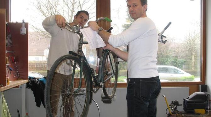 Verkauf und Reparatur von Fahrrädern ist Mittel zum Zweck: Die Fahrradwerkstatt der Bruderhaus-Diakonie, hier mit dem Werkstattl Verkauf und Reparatur von Fahrrädern ist Mittel zum Zweck: Die Fahrradwerkstatt der Bruderhaus-Diakonie, hier mit dem Werkstattl