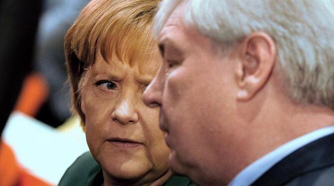Bundeskanzlerin Angela Merkel (CDU) und der DGB-Vorsitzende Michael Sommer auf dem DGB-Bundeskongress. 