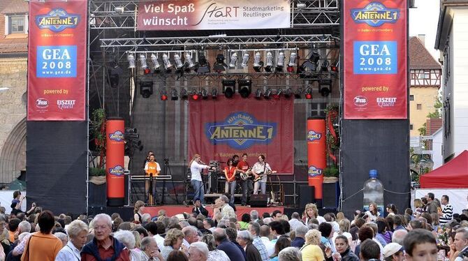 Eine Partnerschaft, die beim Publikum ankam: GEA und Hit-Radio Antenne 1 gestalteten beim Stadtfest 2008 das Abendprogramm auf d