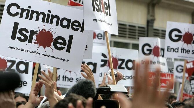 An vielen Orten protestieren Menschen gegen die israelische Seeblockade von Gaza.