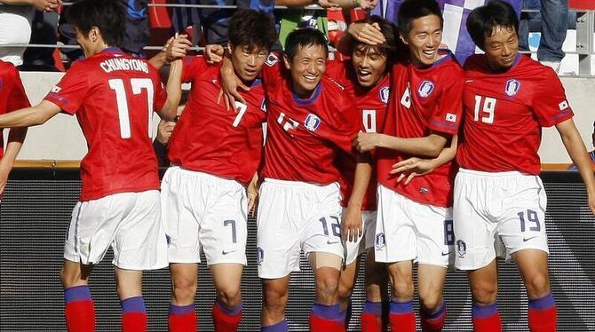 Die Südkoreaner jubeln über das 2:0 gegen Griechenland.
