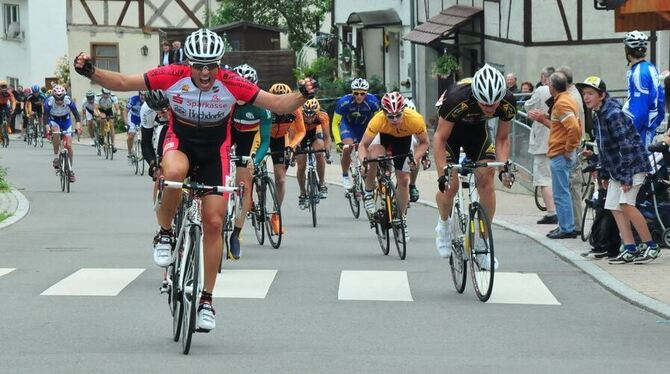 Der elf Etappen umfassende Interstuhl-Cup machte am Sonntag Station in Bodelshausen. Rennradfahrer aus ganz Südwürttemberg kämpf Der elf Etappen umfassende Interstuhl-Cup machte am Sonntag Station in Bodelshausen. Rennradfahrer aus ganz Südwürttemberg kämpf