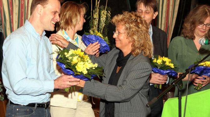 Kandidiert für die Grünen im Wahlkreis 60 bei der Landtagswahl: Thomas Poreski (links) wird von der Bundestagsabgeordneten Beate