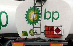 Tanklastwagen des britischen Ölkonzerns BP: Wegen der Ölkatastrophe muss der Energieriese nun enorme Kosten schultern.