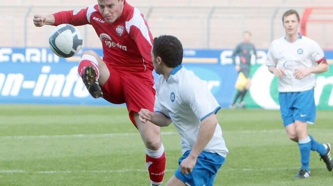 Macht auch künftig hohe Sprünge für den SSV: Andreas Rill (links). FOTO: EIBNER Macht auch künftig hohe Sprünge für den SSV: Andreas Rill (links). FOTO: EIBNER