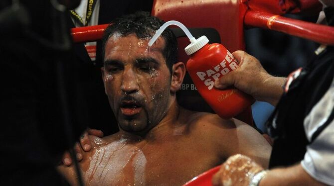 Firat Arslan erlitt in seinem wichtigen Comeback-Kampf rund drei Minuten vor Schluss einen schweren Kreislaufzusammenbruch.