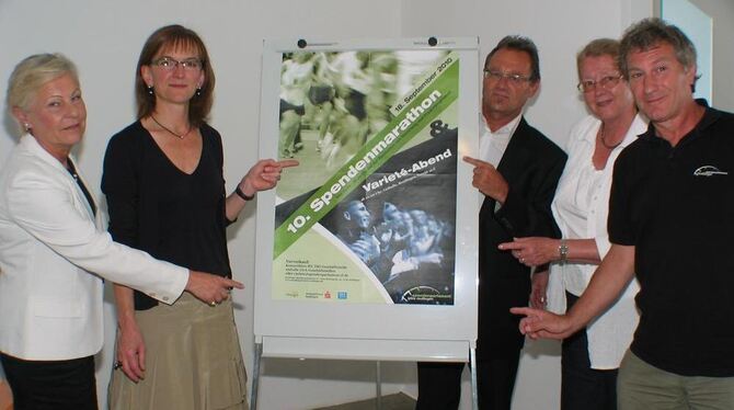 Haben bis zum Spendenmarathon am 18. September noch jede Menge zu tun (von links): Dr. Barbara Dürr, Annette Lachenmann, Achim S