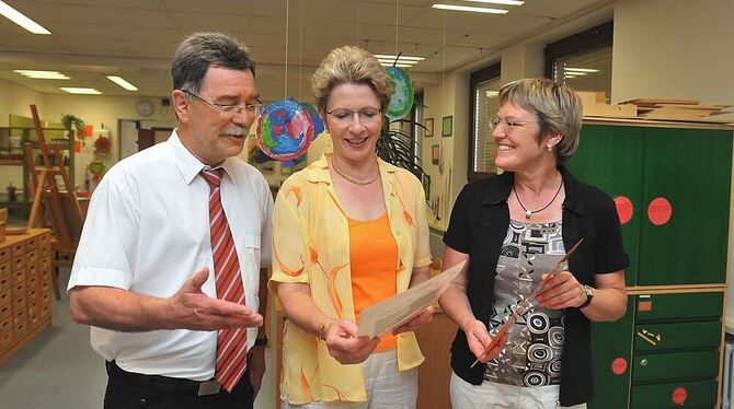 Eintracht Mittelstadt: Wilhelm Haug und Barbara Bosch mit Gertrud Göhner. FOTO: GER Eintracht Mittelstadt: Wilhelm Haug und Barbara Bosch mit Gertrud Göhner. FOTO: GER