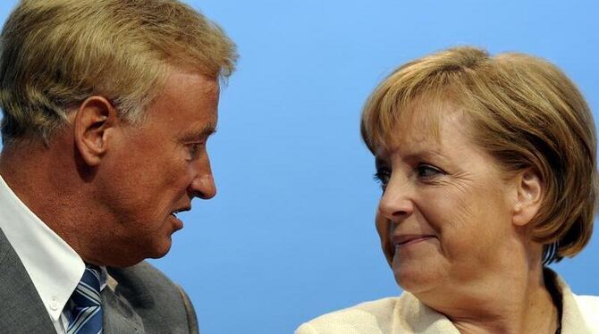 Bundeskanzlerin Merkel und Hamburgs Erster Bürgermeister Ole von Beust in Hamburg während einer Wahlkampfveranstaltung im Sep Bundeskanzlerin Merkel und Hamburgs Erster Bürgermeister Ole von Beust in Hamburg während einer Wahlkampfveranstaltung im Sep