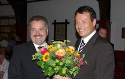Horst Schuh (links) mit Kreisvorsitzendem Klaus Tappeser.