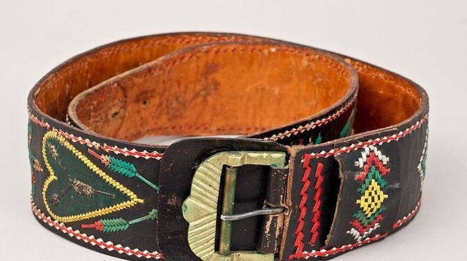 Kam nach der Wende nach Reutlingen, ist derzeit im Heimatmuseum - dieser Trachtengürtel aus Siebenbürgen. FOTO: HEIMATMUSEM