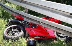 Nach der Kollision mit einer Leitplanke auf der Zwiefalter Steige verstarb der Motorradfahrer noch am Unfallort.