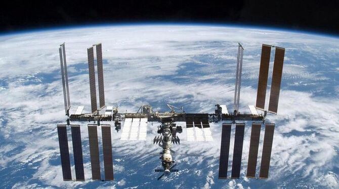 Schrauber im Weltall: Zur Reparatur des Kühlsystems der ISS sind zwei Außeneinsätze notwendig. 