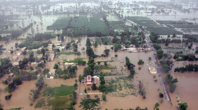 Heftiger Regen verschärft die Situation in den Überschwemmungsgebieten.