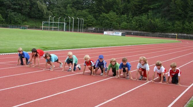 Leichtathletik im Sommer-Sportcamp des VfL Pfullingen: Kleine, die später mal groß rauskommen wollen, gehen an den Start. FOTO: