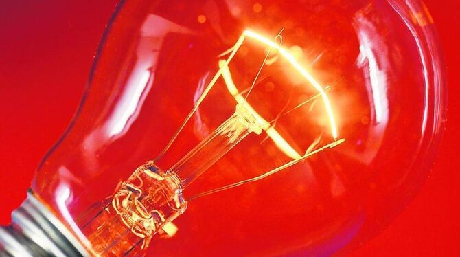 Die klassische Glühbirne: Viel Wärme für wenig Licht. Die klassische Glühbirne: Viel Wärme für wenig Licht.