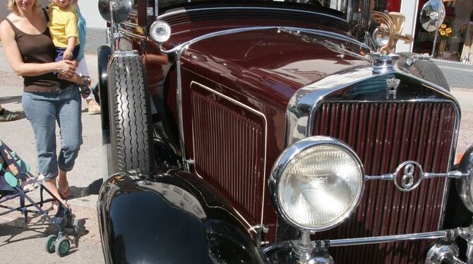 So viele funkelnde Männeraugen sieht man selten: Viel zu schauen und zu entdecken gab es gestern aber nicht nur für die Männer b So viele funkelnde Männeraugen sieht man selten: Viel zu schauen und zu entdecken gab es gestern aber nicht nur für die Männer b