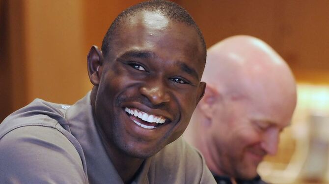 Zahnpasta-Lächeln: Weltrekordler David Rudisha gestern in Tübingen. GEA-FOTO: PACHER Zahnpasta-Lächeln: Weltrekordler David Rudisha gestern in Tübingen. GEA-FOTO: PACHER