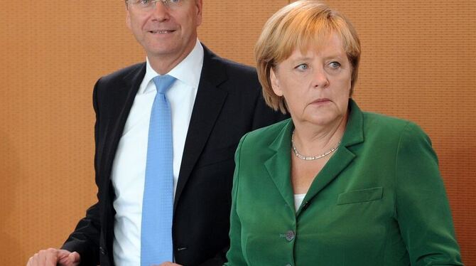 Bundeskanzlerin Angela Merkel und Außenminister Guido Westerwelle: In der Bevölkerung wird die schwarz-gelbe Koalition immer unb