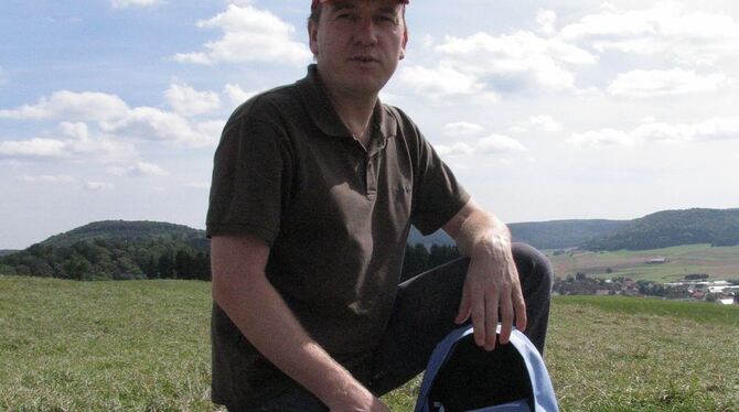 Der Sucher und sein Schatz: Andreas Heiligs Hobby ist das Geocaching, eine Art Schnitzeljagd mit moderner Ausrüstung. FOTOS: GEU