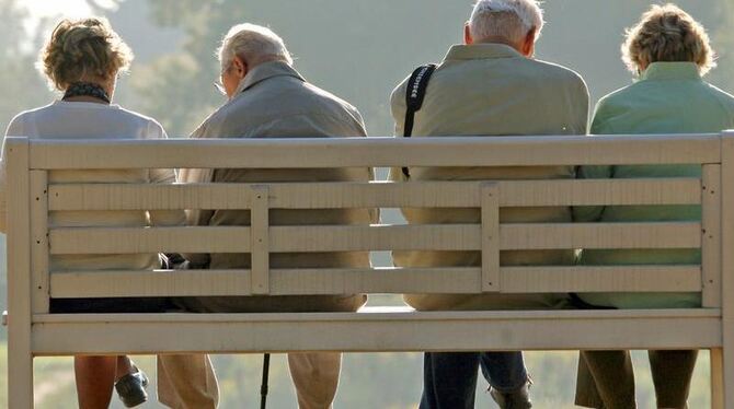 Das Durchschnittsalter bei Rentenbeginn ist zwischen 2002 und 2008 von 62 auf 63 Jahre gestiegen.