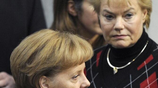 Bundeskanzlerin Angela Merkel und die Präsidentin des Bundes der Vertriebenen, Erika Steinbach (Archiv).