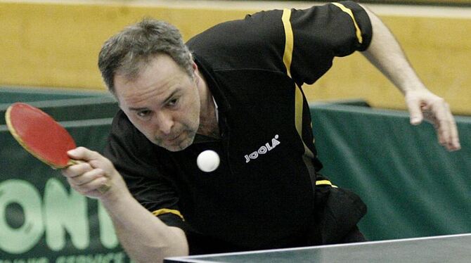 Nach wie vor ein impulsiver Abwehrspieler: Dietmar Palmi, der nach 20 Jahren zum SSV Reutlingen zurückkehrte.  FOTO: VETTER