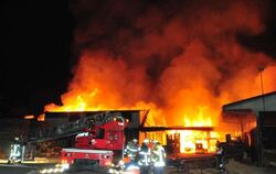 Einer der größten Brände der letzten Jahrzehnte im Kreis Tübingen wütete in der Nacht zum Freitag in Ofterdingen.