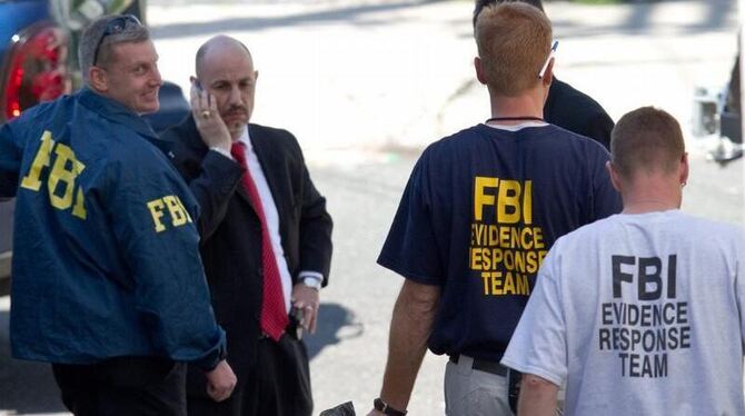 FBI-Ermittler im Einsatz: Unter anderem wurde die Umweltorganisation Greenpeace oder die Tierschutzgruppe PETA wegen Terrorve FBI-Ermittler im Einsatz: Unter anderem wurde die Umweltorganisation Greenpeace oder die Tierschutzgruppe PETA wegen Terrorve